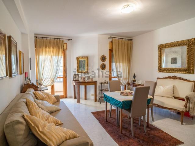 Appartamento in vendita di 110 m² in Via E. De Nicola, 4