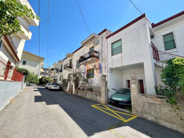 Appartamento in vendita di 110 m² in Via E. Sgrò, 4