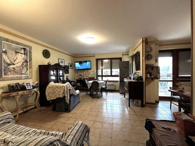 Appartamento in vendita di 110 m² in Via Emilia Romagna