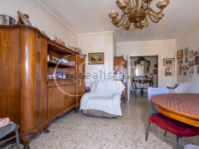 Appartamento in vendita di 110 m² in Via Emilio Macro, 1