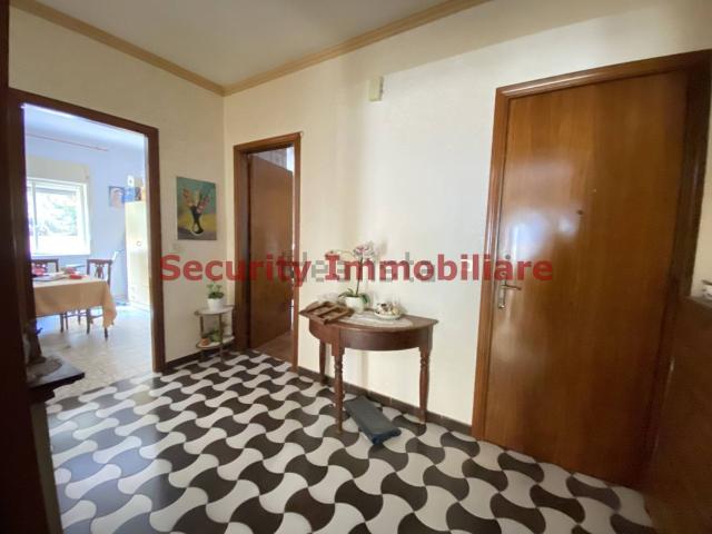 Appartamento in vendita di 110 m² in Via Emilio Ravasio