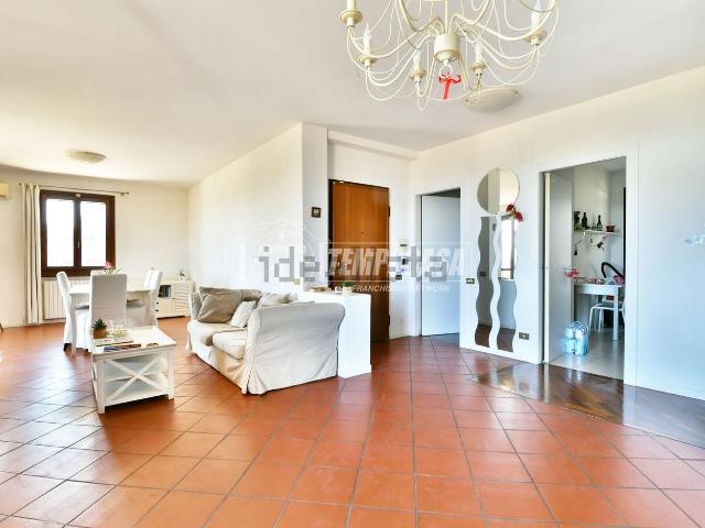 Appartamento in vendita di 110 m² in Via Enrico Mattei