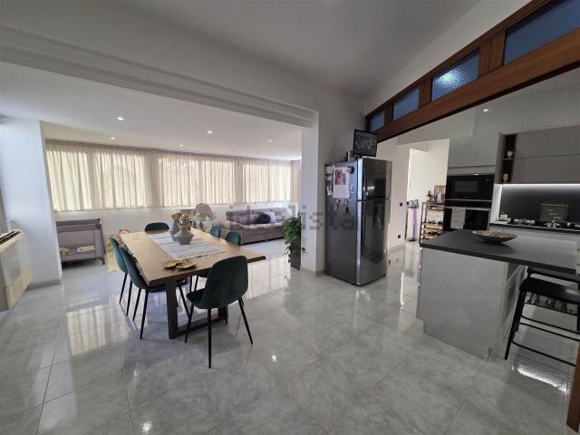 Appartamento in vendita di 110 m² in Via Enrico Ghezzi