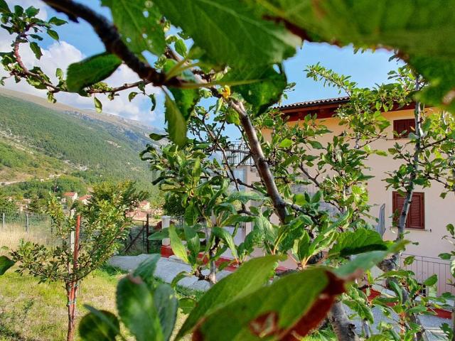 Appartamento in vendita di 110 m² in Via fontana terranova, 38