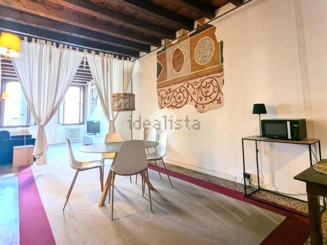 Appartamento in vendita di 110 m² in Via Ferrarese, 1