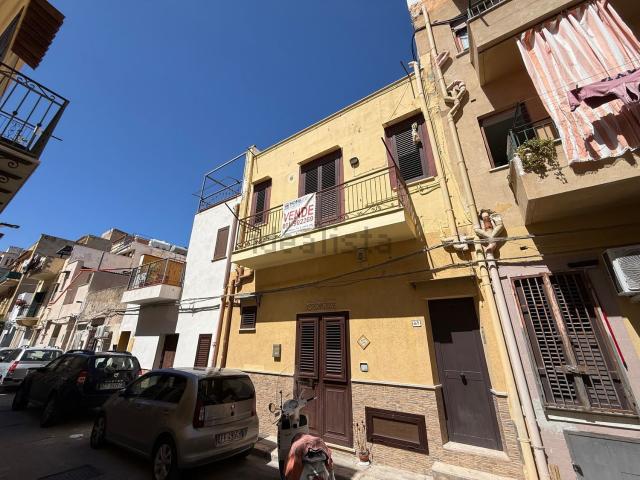 Appartamento in vendita di 110 m² in Via Filippo Aiello, 27