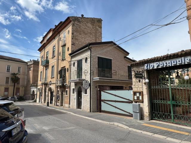 Appartamento in vendita di 110 m² in Via Francesco Pietrunto, 29
