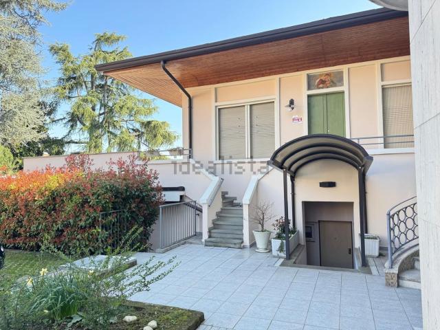Appartamento in vendita di 110 m² in Via Fratelli Cagnoni