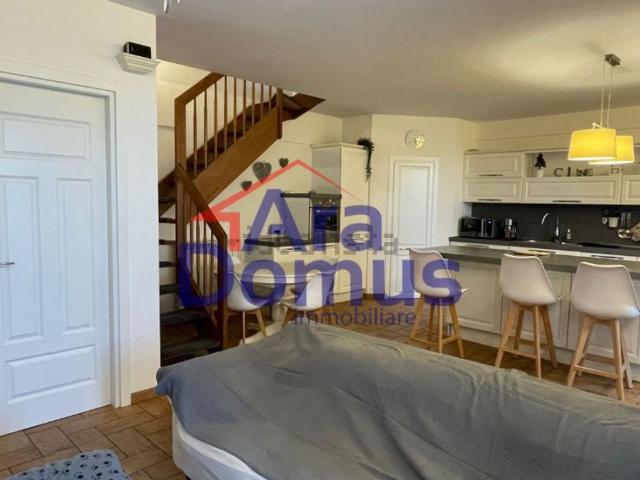 Appartamento in vendita di 110 m² in Via Italo Raulich, 104