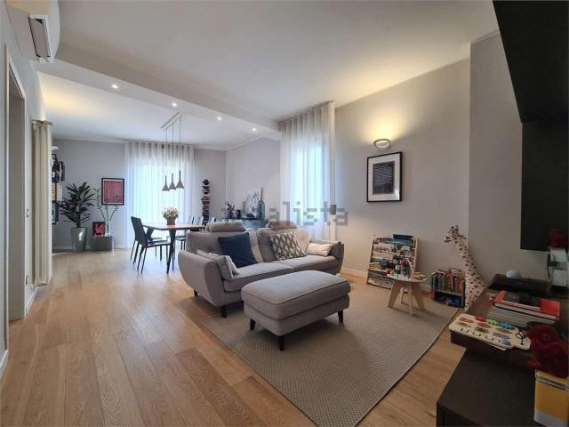 Appartamento in vendita di 110 m² in Via Jacopo Sadoleto