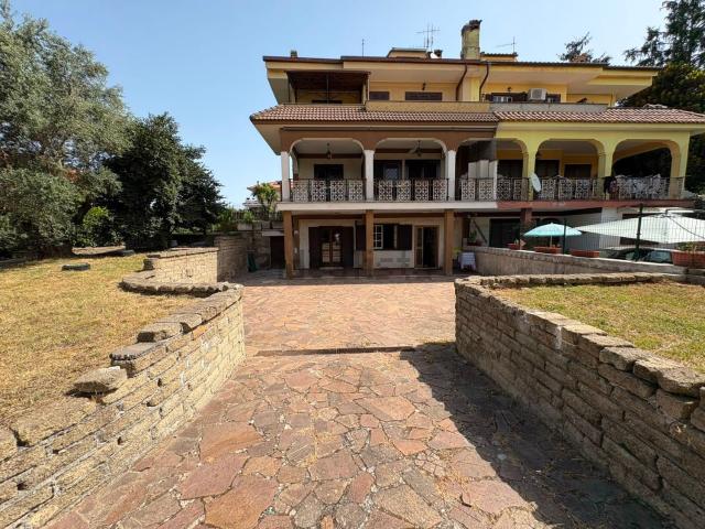 Appartamento in vendita di 110 m² in Via Oleandri, 12