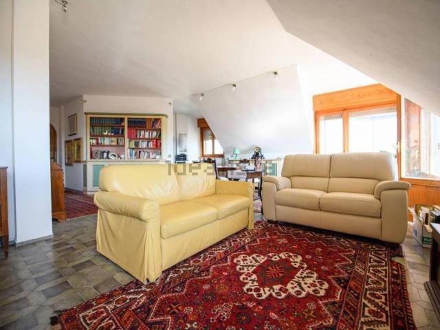 Appartamento in vendita di 110 m² in Via Lago di Albano