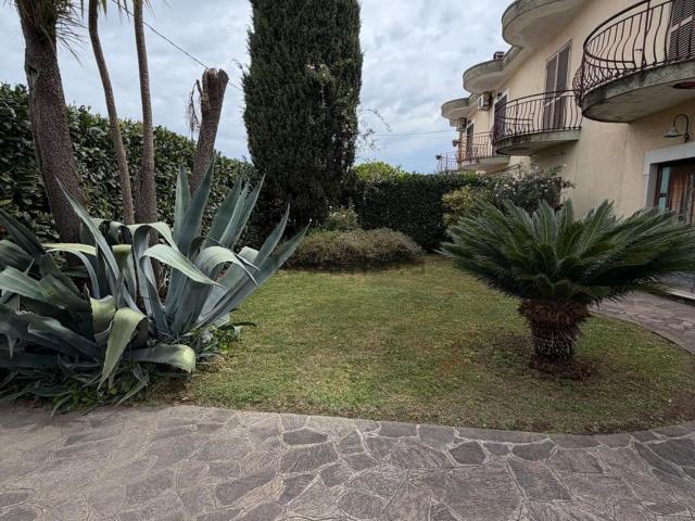 Appartamento in vendita di 110 m² in Via Lago di Bracciano, 11