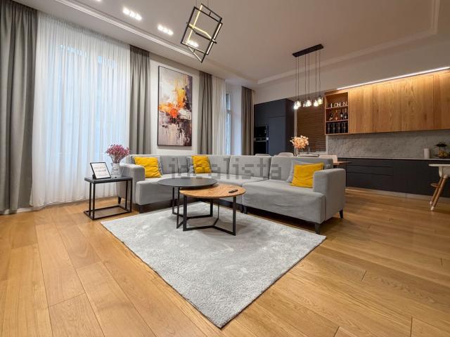 Appartamento in vendita di 110 m² in Via Luigi d&apos Isengard