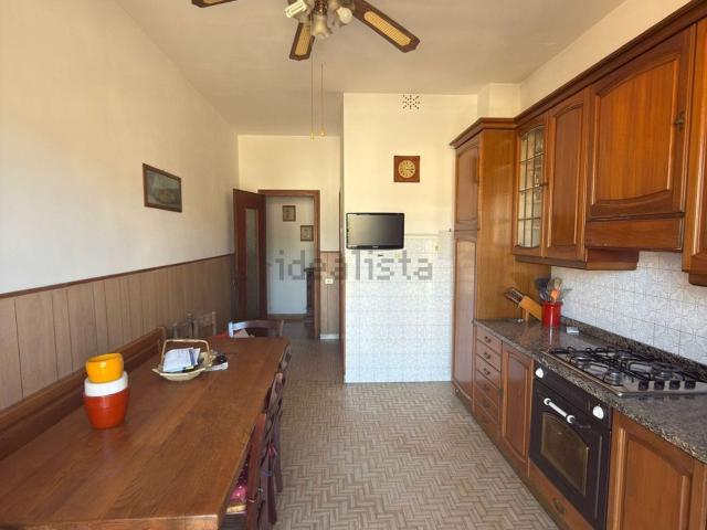 Appartamento in vendita di 110 m² in Via Lunense, 5