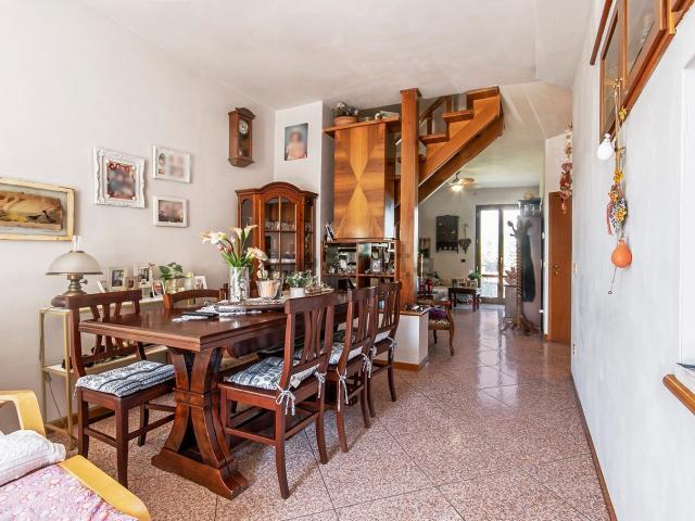 Appartamento in vendita di 110 m² in Via Mozza per le Risaie