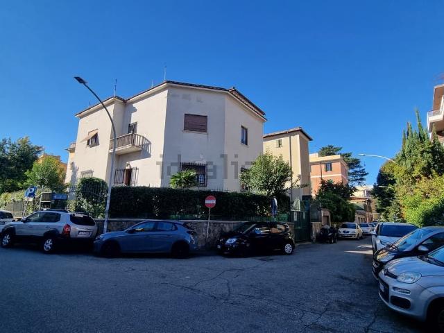 Appartamento in vendita di 110 m² in Via Monte Corona