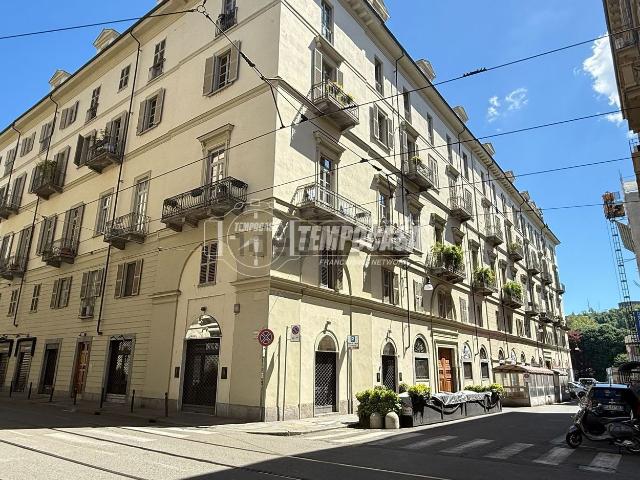 Appartamento in vendita di 110 m² in Via Maria Vittoria, 49