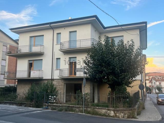 Appartamento in vendita di 110 m² in Via Martiri della Libertà, 4