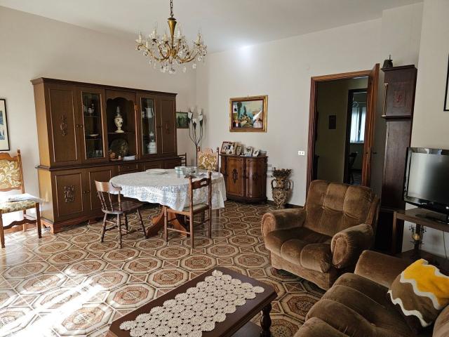 Appartamento in vendita di 110 m² in Via Salvo D&apos Acquisto, 117