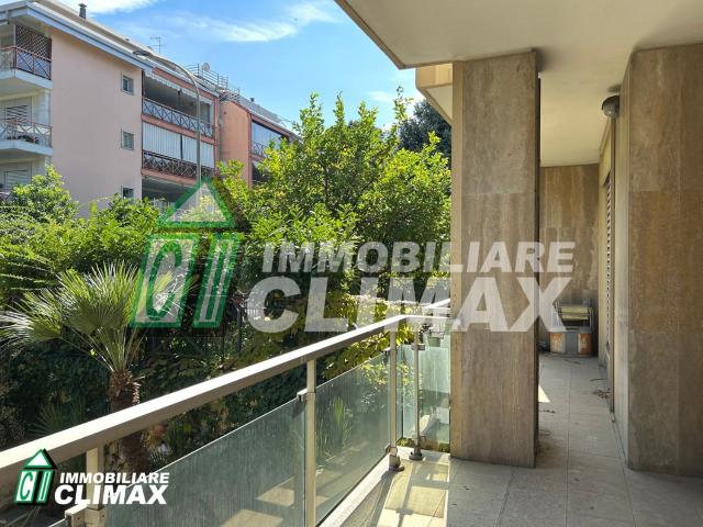 Appartamento in vendita di 110 m² in Via San Francesco D&apos Assisi, 3