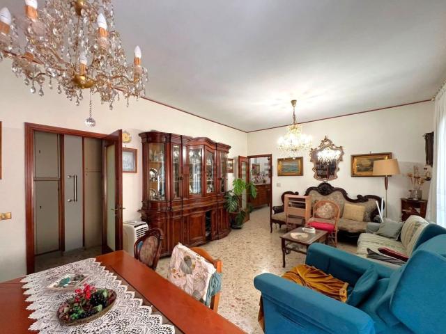 Appartamento in vendita di 110 m² in Via San Giacomo dei Capri