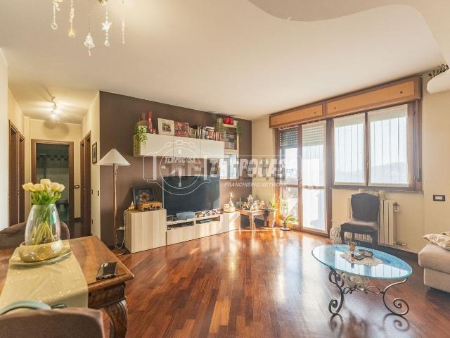 Appartamento in vendita di 110 m² in Via Scaglia, 20