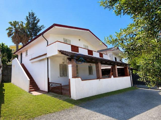 Appartamento in vendita di 110 m² in Via Sicilia, 33