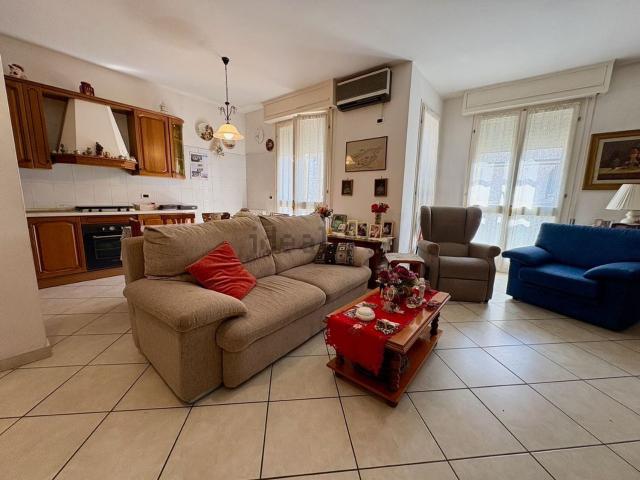 Appartamento in vendita di 110 m² in Via Spina, 33