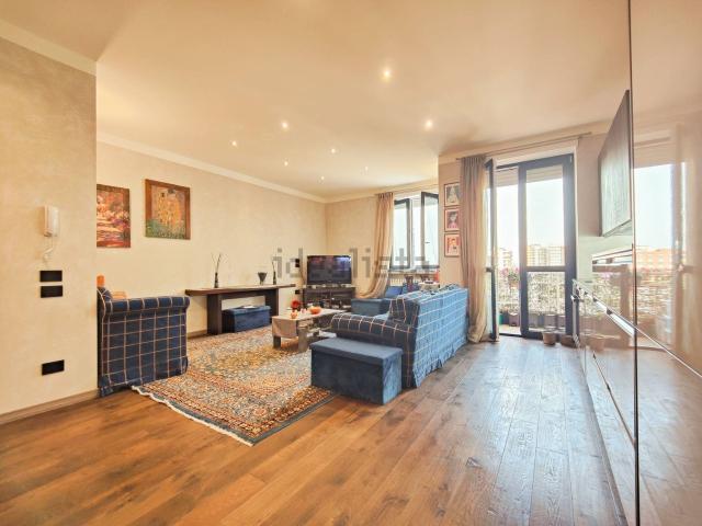 Appartamento in vendita di 110 m² in Via Sporting Mirasole, 6