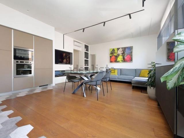 Appartamento in vendita di 110 m² in Via Pomezia