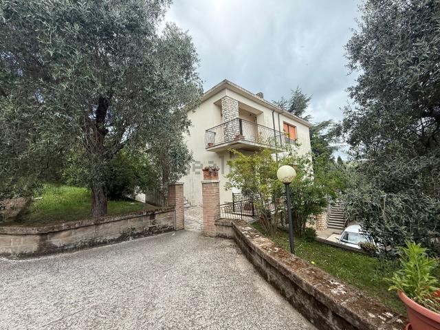 Appartamento in vendita di 110 m² in Via Paride Pascucci