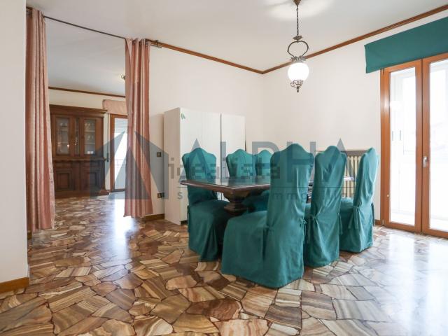 Appartamento in vendita di 110 m² in Via Pegli