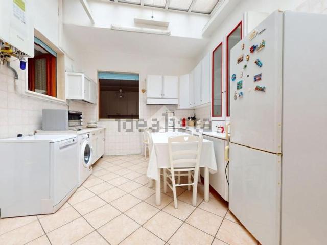 Appartamento in vendita di 110 m² in Via Pia di Castri