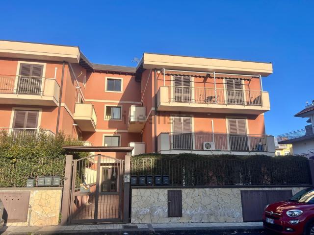 Appartamento in vendita di 110 m² in Via Pier Santi Mattarella, 11