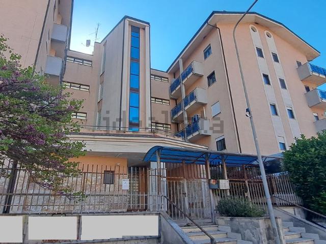 Appartamento in vendita di 110 m² in Via Pier Santi Mattarella, 1