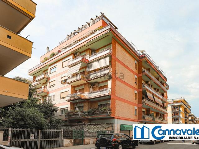 Appartamento in vendita di 110 m² in Via Raffaele de Cosa