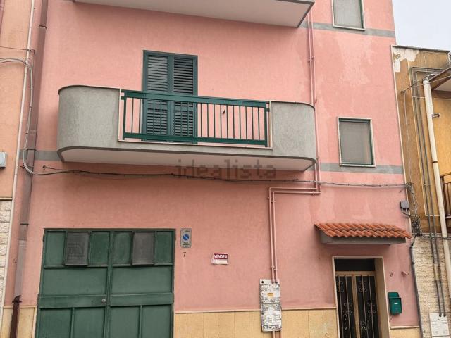 Appartamento in vendita di 110 m² in Via Ugo Foscolo