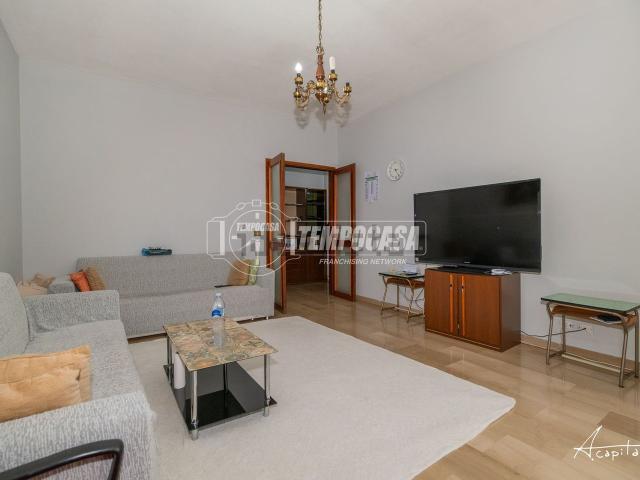 Appartamento in vendita di 110 m² in Via Vittorio Veneto, 75
