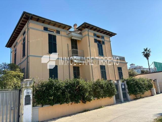 Appartamento in vendita di 110 m² in Viale A. Vespucci, 17