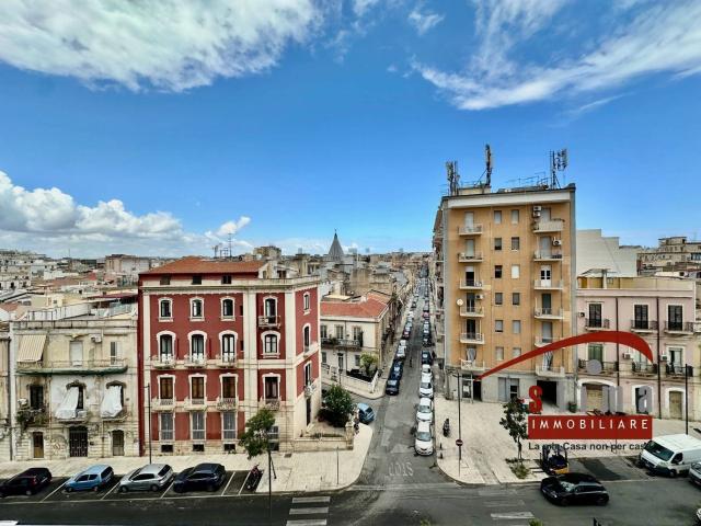 Appartamento in vendita di 110 m² in Viale Armando Diaz, 37