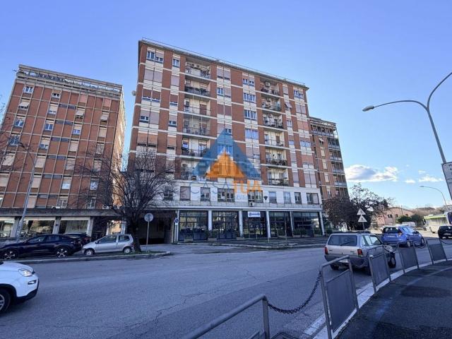 Appartamento in vendita di 110 m² in Viale Cesare Battisti