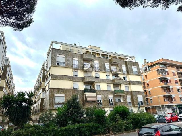 Appartamento in vendita di 110 m² in Viale dei Promontori, 426