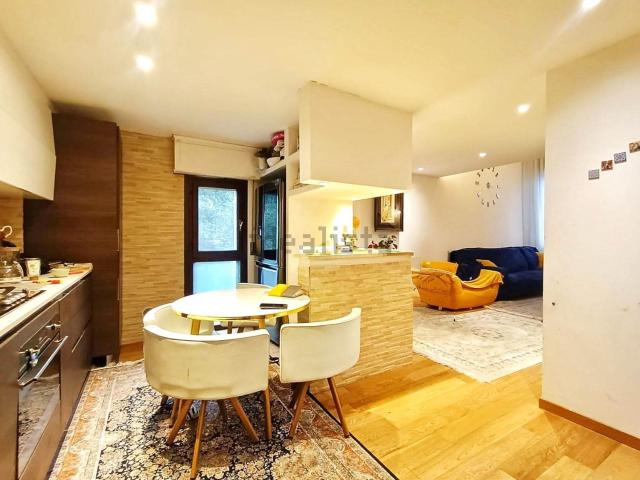 Appartamento in vendita di 110 m² in Viale del Poggio Imperiale