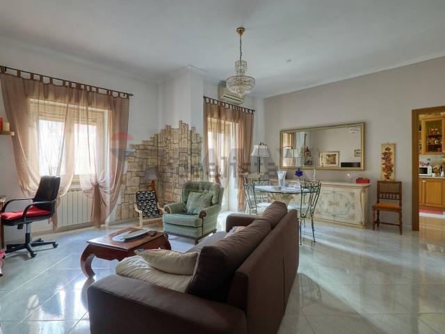 Appartamento in vendita di 110 m² in Viale della Bella Villa, 60