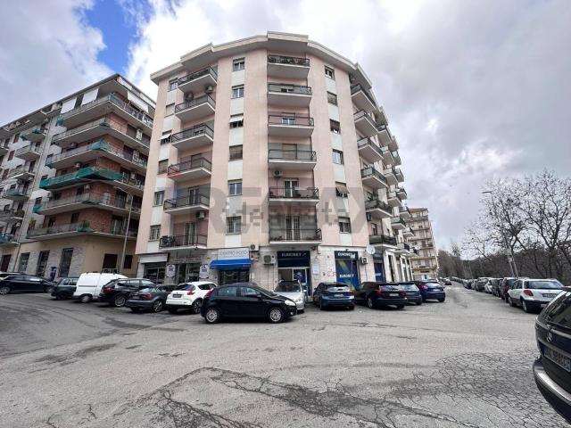 Appartamento in vendita di 110 m² in Viale Delle Medaglie DꞌOro, 93