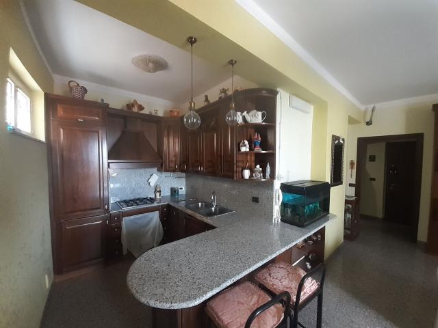 Appartamento in vendita di 110 m² in Viale Famiglia Azzarello, 10