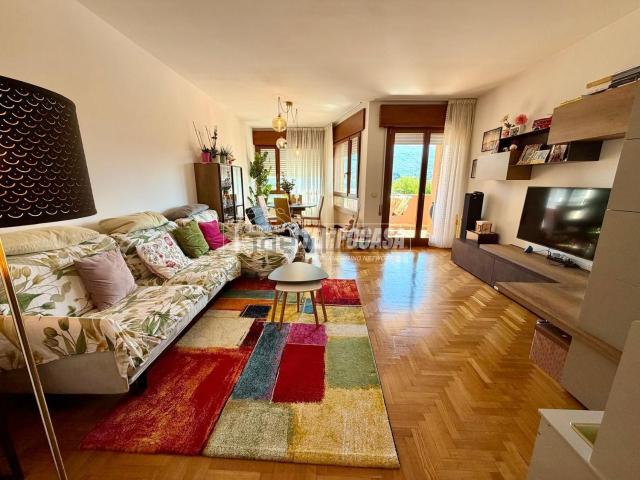 Appartamento in vendita di 110 m² in Viale Medaglie D&apos Oro, 49