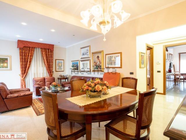 Appartamento in vendita di 110 m² in Viale Regina Giovanna, 12