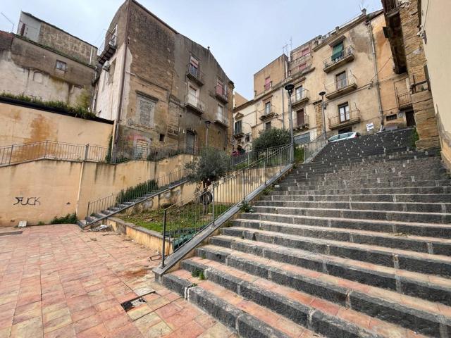 Appartamento in vendita di 110 m² in Viale Sicilia, 10